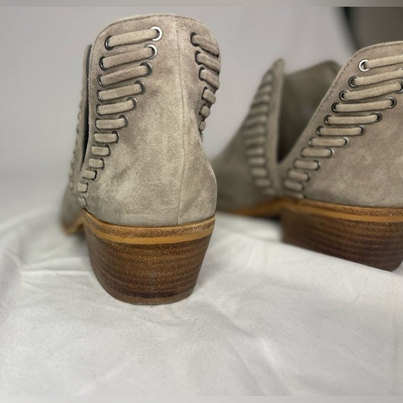 Vince Camuto Vc Pevista booties size 7 - Picture 8 of 14